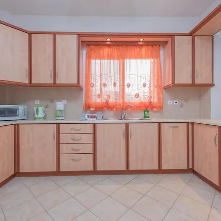 Domus Lukas Apartment